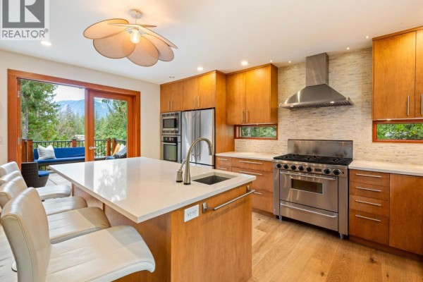 8745 Idylwood Place, Whistler, BC V8E0G1 Photo 5