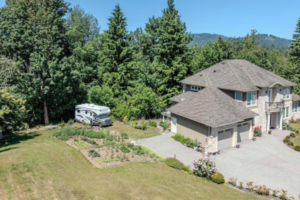 8749 Jones Terrace, Mission, BC V2V0B3 Photo 4