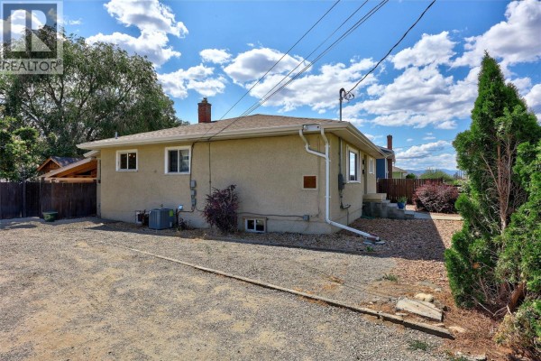 Bedroom - 875 Surrey Avenue, Kamloops, BC V2B1P7 Photo 3