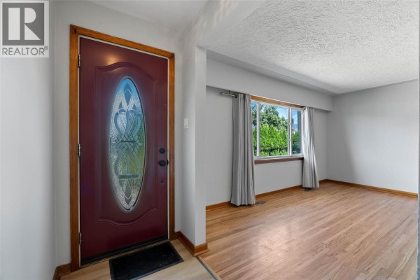 Kitchen - 875 Surrey Avenue, Kamloops, BC V2B1P7 Photo 5