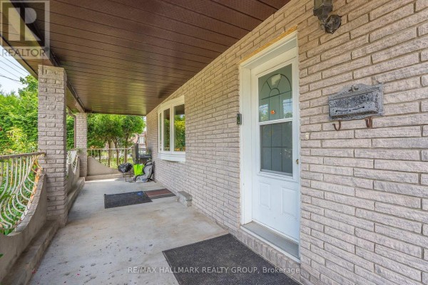 876 Pinecrest Road, Ottawa, ON K2B6B2 Photo 2