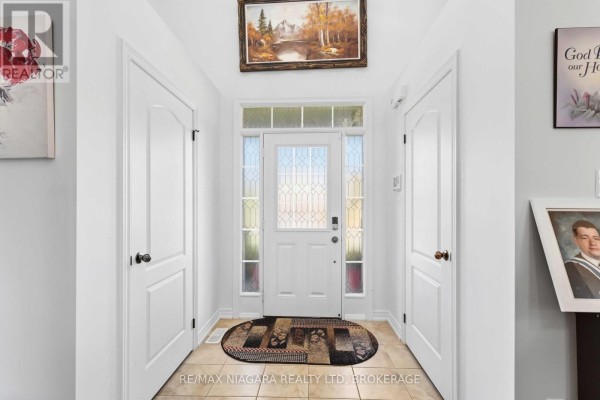 Bathroom - 8760 Milomir Street, Niagara Falls, ON L2H0C6 Photo 3