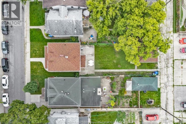 Overhead aerial view of residential street with houses and cars. - 877 Pierre Avenue, Windsor