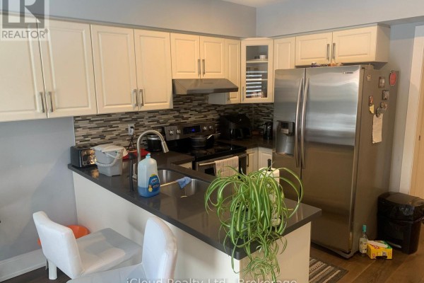 878 Blyleven Boulevard, Mississauga, ON, photo 2
