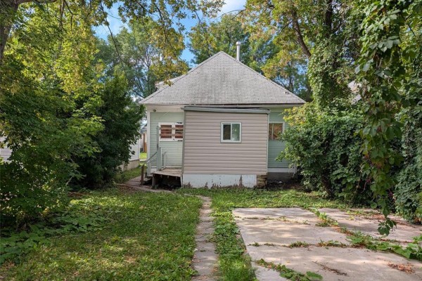 879 Alfred Avenue, Winnipeg, MB R2X0T8 Photo 2