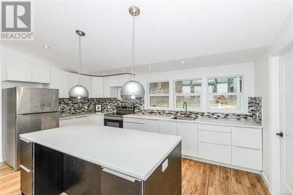 Entrance - 879 Rainbow Rd, Salt Spring, BC V8K2M8 Photo 5