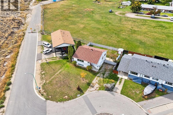 879 Trench Court, Kelowna, BC, photo 2