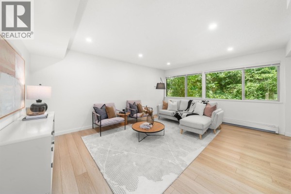 879 Westview Crescent, North Vancouver, BC V7N2L5 Photo 3