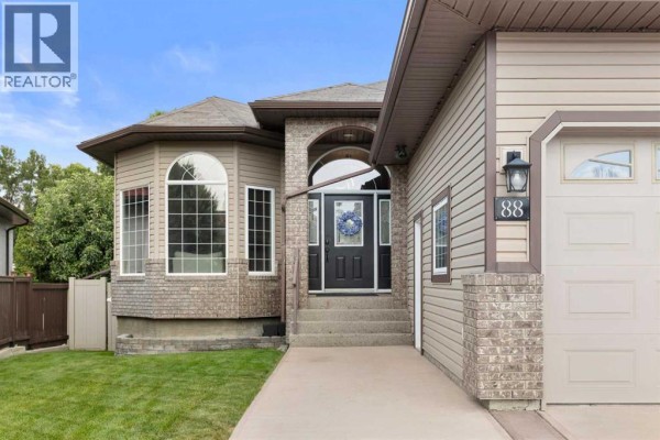 5pc Bathroom - 88 Greenwood Court Sw, Medicine Hat, AB T1A7X7 Photo 2