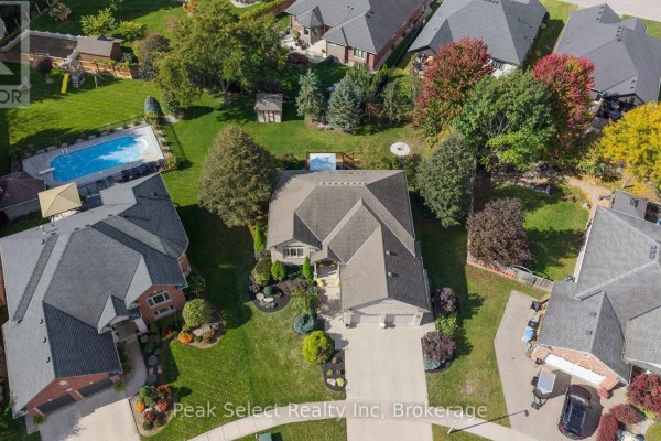 Den - 88 Saxonville Court, Strathroy Caradoc, ON N7G4M1 Photo 2