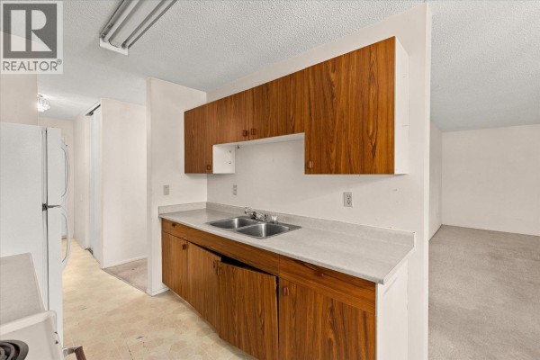Kitchen - 880 Badke Road Unit# 203a, Kelowna, BC V1X5Z6 Photo 5