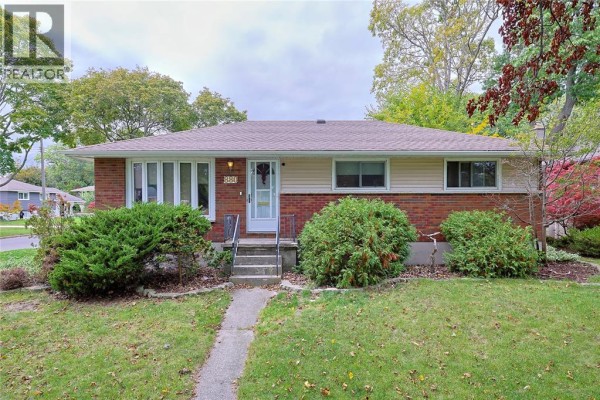 880 Champlain Road, Sarnia