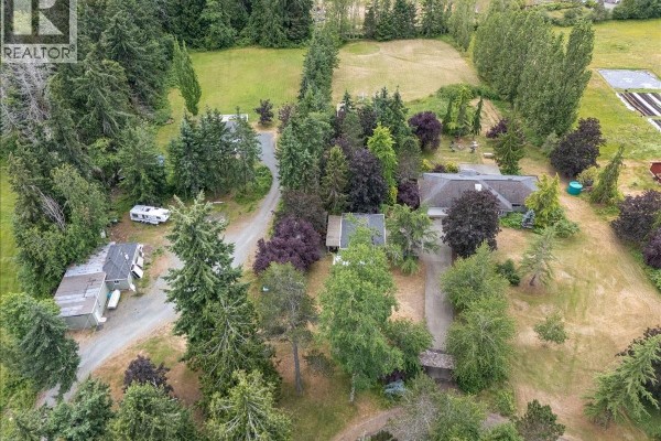 880 Garden Rd E, Qualicum Beach, BC, photo 2