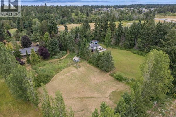 880 Garden Rd E, Qualicum Beach, BC, photo 3