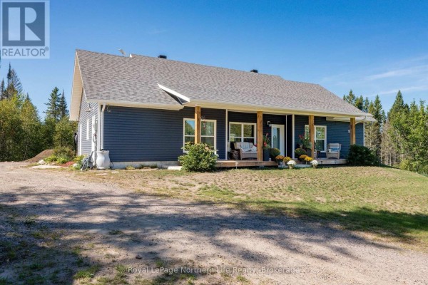 Kitchen - 880 Memorial Park Drive E, Powassan, ON P0H1Z0 Photo 2
