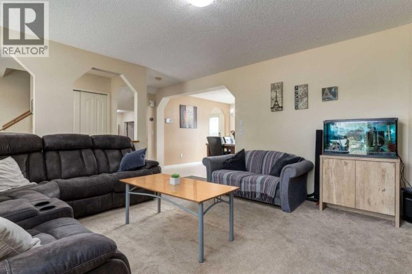 Primary Bedroom - 880 Prestwick Circle Se, Calgary, AB T2Z4E4 Photo 5