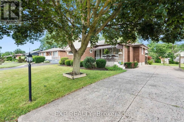 Kitchen - 8800 Champlain Drive, Niagara Falls, ON L2G6Y6 Photo 5