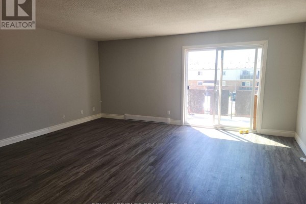 Family room - 8800 Willoughby Drive, Niagara Falls, ON L2G6X8 Photo 2