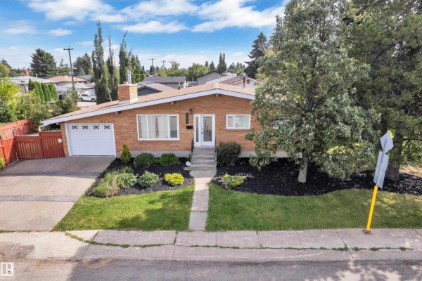 Family room - 8803 68a St Nw, Edmonton, AB T6B1T7 Photo 4