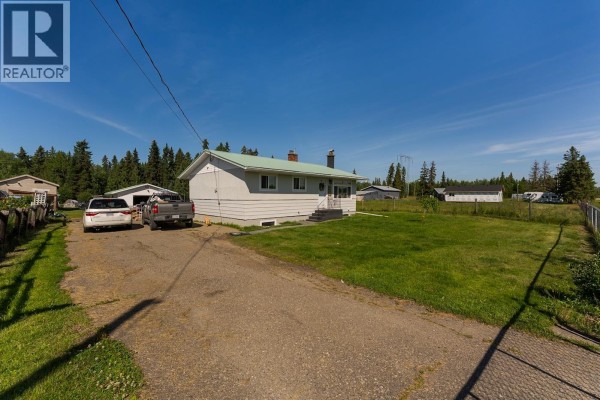 Dining room - 8805 Chilcotin Road, Prince George, BC V2N5V9 Photo 3