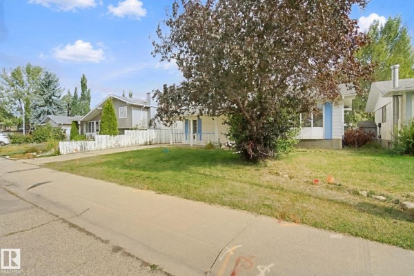 Family room - 8807 181 St Nw, Edmonton, AB T5T0Y5 Photo 4