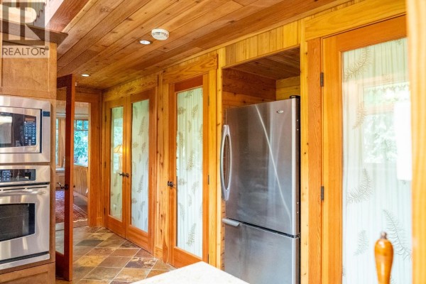 8807 Ainslie Point Road, Pender Island, BC, photo 3