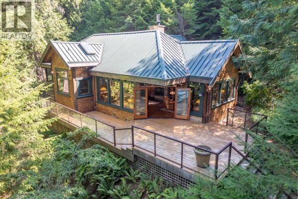 8807 Ainslie Point Road, Pender Island, BC V0N2M3 Photo 5