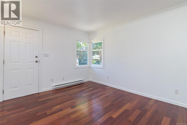 Bathroom - 881 Leslie Dr, Saanich, BC V8X2Y3 Photo 5