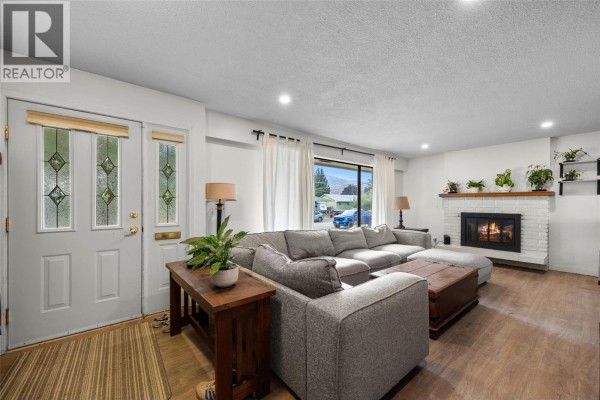 Living room - 881 Mcgillivray Street, Kamloops, BC V2B5R5 Photo 5