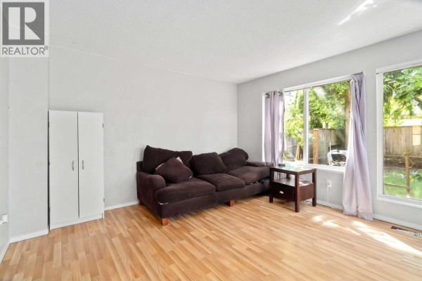 881 Pinebrook Place, Coquitlam, BC V3C4C1 Photo 4