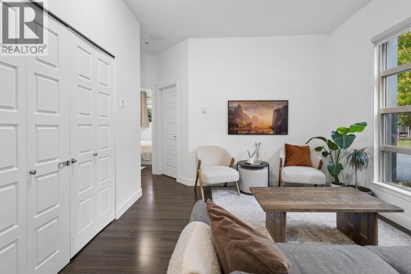 881 Salsbury Drive, Vancouver, BC V5L4A3 Photo 3
