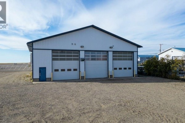 8811 109 Street, Fort St  John, BC V1J7C5 Photo 2