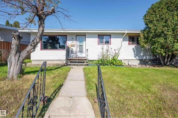 8812 135a Av S Nw, Edmonton