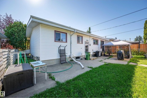 Kitchen - 8812 135a Av S Nw, Edmonton, AB T5E1S1 Photo 3