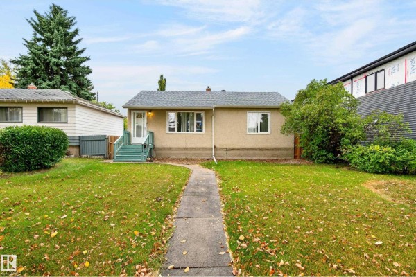 Family room - 8812 79 St Nw, Edmonton, AB T6C2P6 Photo 4