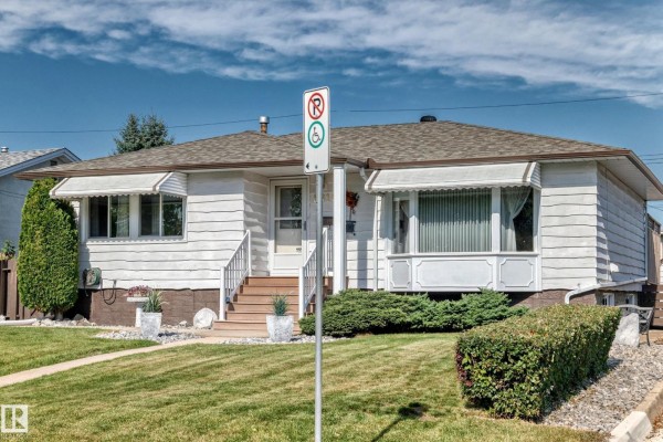 Kitchen - 8816 131a Av Nw, Edmonton, AB T5E0X2 Photo 3