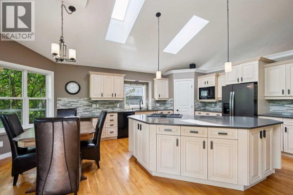 Foyer - 8816 48 Avenue, Calgary, AB T3B2B2 Photo 5