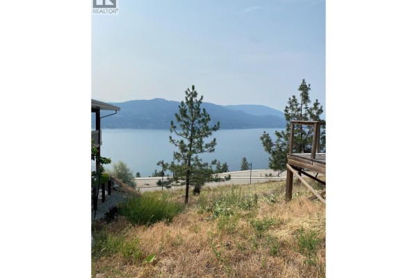 8816 Stonington Road, Vernon, BC V1H2K8 Photo 4