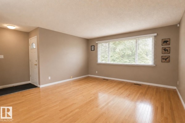 Primary Bedroom - 882 Knottwood Rd S Nw, Edmonton, AB T6K3C3 Photo 5