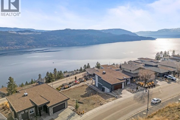 8836 Hampshire Crescent, Vernon, BC V1H2K9 Photo 2