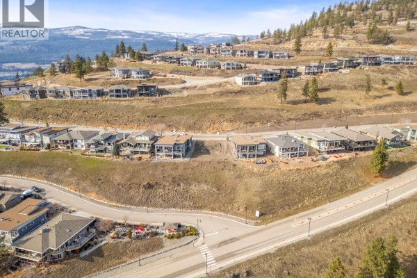 8836 Hampshire Crescent, Vernon, BC V1H2K9 Photo 5