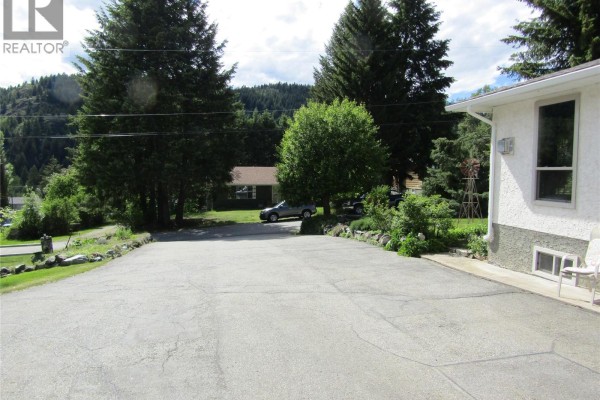 Laundry room - 884 Strathmore Avenue, Greenwood, BC V0H1J0 Photo 5