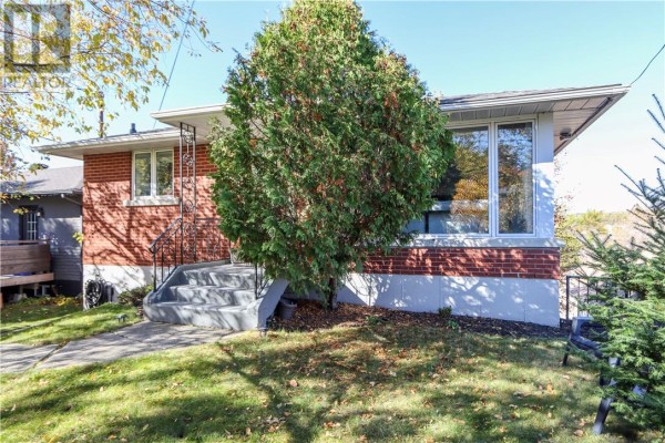 Laundry room - 885 Adelaide Street, Sudbury, ON P3E4B7 Photo 2