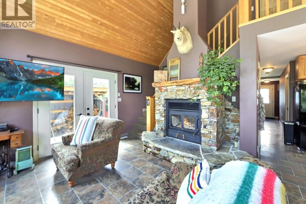 Kitchen - 886 4th Avenue, Mcbride, BC V0J2E0 Photo 5