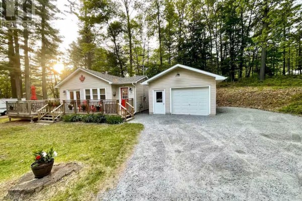 Great room - 886 Muskoka 10 Road, Huntsville, ON P0B1L0 Photo 3
