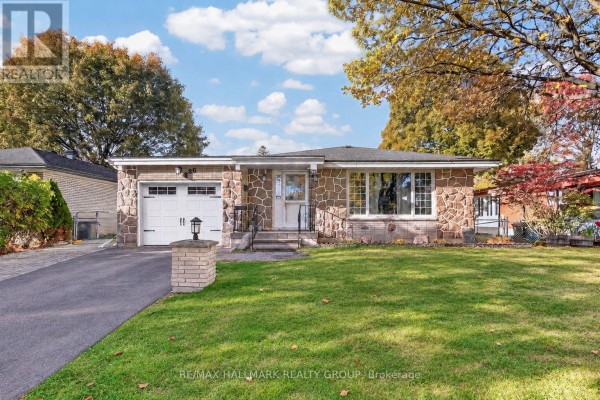 886 Trojan Avenue, Ottawa