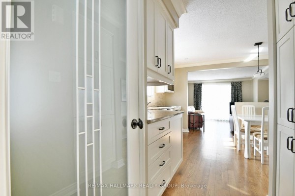 Living room - 886 Trojan Avenue, Ottawa, ON K1K2R2 Photo 2
