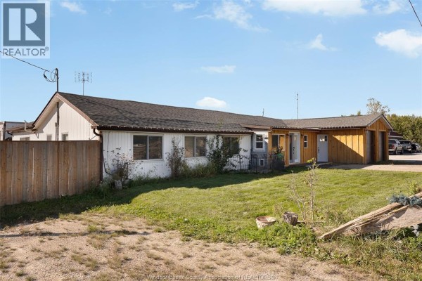 Enclosed porch - 8865 Howard Avenue, Lasalle, ON N0R1L0 Photo 5