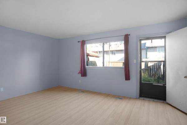 Bedroom 2 - 887 Abbottsfield Rd Nw, Edmonton, AB T5W4R4 Photo 5