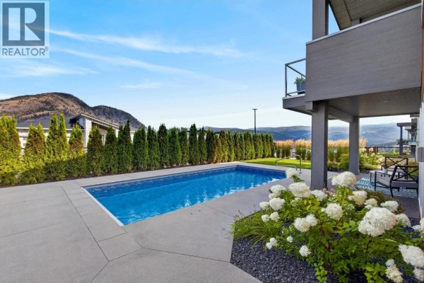 Full bathroom - 887 Loseth Drive, Kelowna, BC V1P0A8 Photo 4